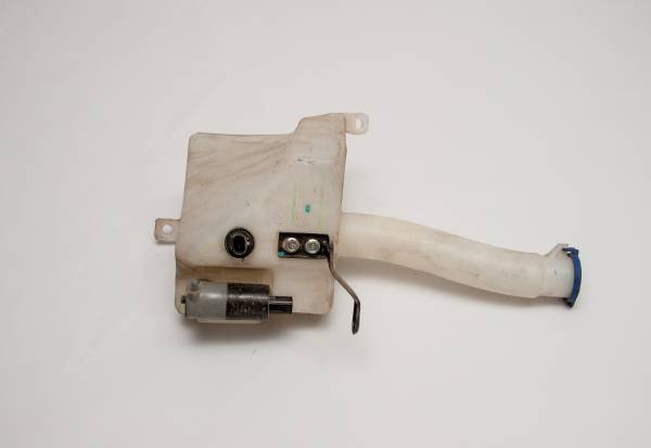 Ford Ranger 2012–2018 Silecek Cam Bidonu  Dayanıklı ve Orijinal Uyumlu Yedek Parça